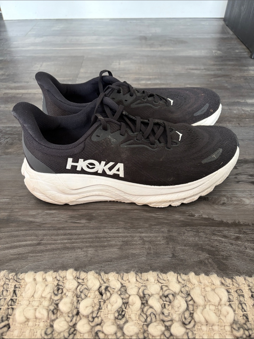 Hoka One One Arahi 8